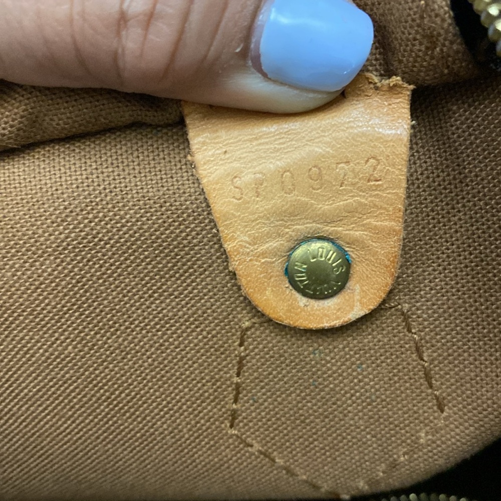 Authentic Louis Vuitton Speedy 40
Please, no lowball offers! - Picture 9 of 17